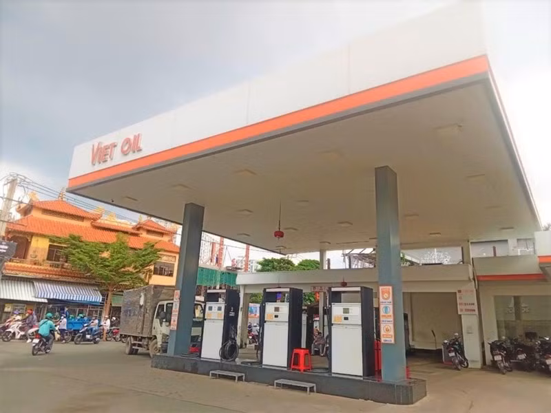 Theo kết luận thanh tra được Bộ Công Thương thực hiện hồi đầu năm 2022, công bố vào cuối năm ngoái, đã chỉ ra nhiều điều bất thường tại doanh nghiệp này. Cụ thể, một trong những điều kiện quan trọng để Xuyên Việt Oil có được giấy phép làm đầu mối là đáp ứng về hệ thống phân phối, bên cạnh các quy định về cầu cảng, kho chứa, phương tiện vận chuyển…