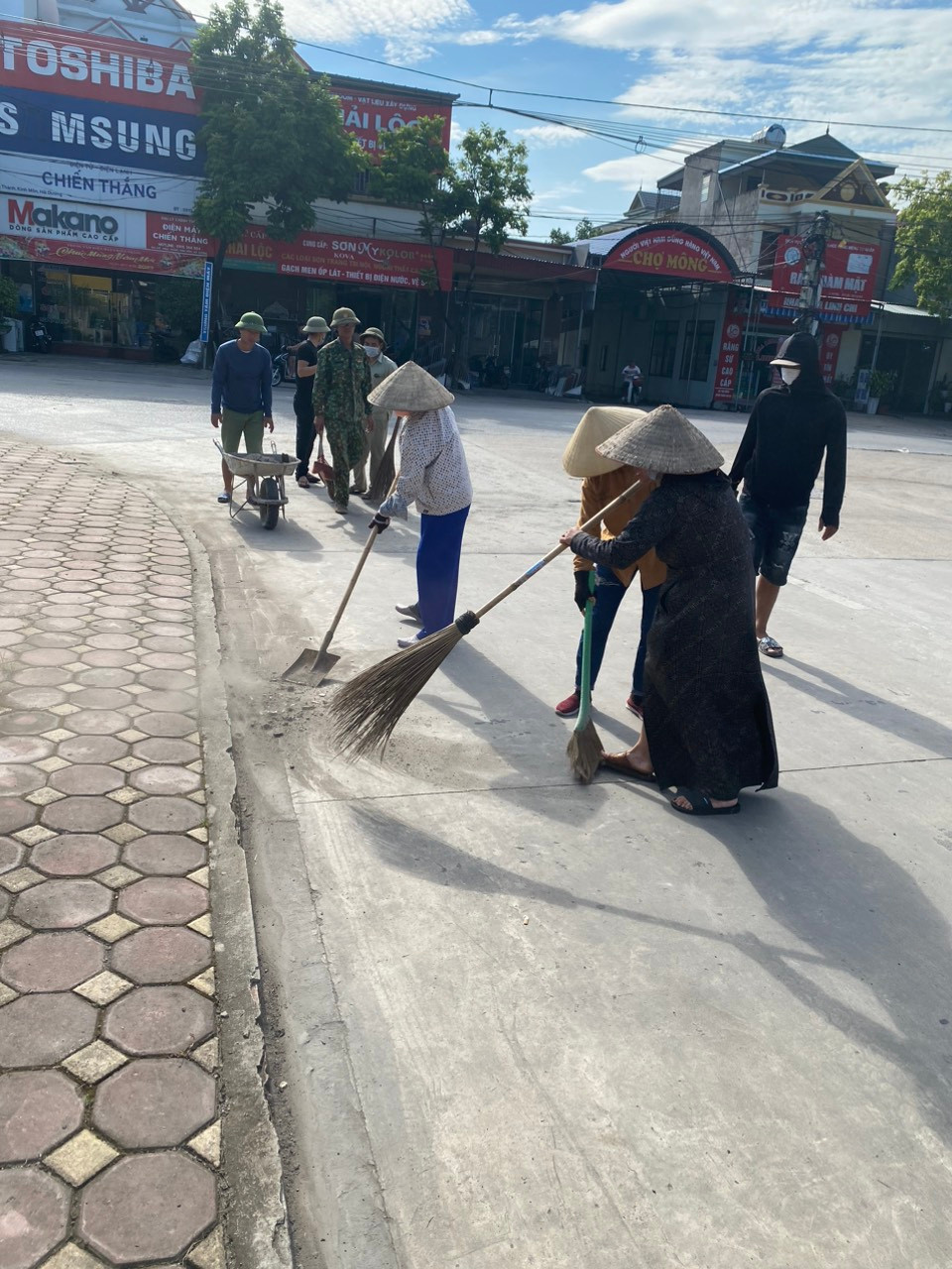 Dan buc xuc chan xe cho tro, xi Nha may Nhiet dien BOT Hai Duong-Hinh-4