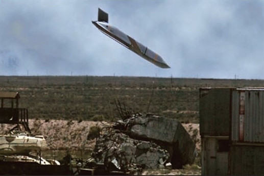 Cụ thể, hệ thống tên lửa hành trình đất đối đất Iskander-K - Phiên bản nội địa của Nga mang tên lửa 9M728 tầm bắn 500km hoặc R-500 tầm bắn 2.500km. Tổ hợp vũ khí này cùng sử dụng loại xe mang phóng tự hành việt dã dựa trên khung gầm cơ sở MZKT-7930 giống như phiên bản tên lửa đạn đạo chiến thuật Iskander-M.