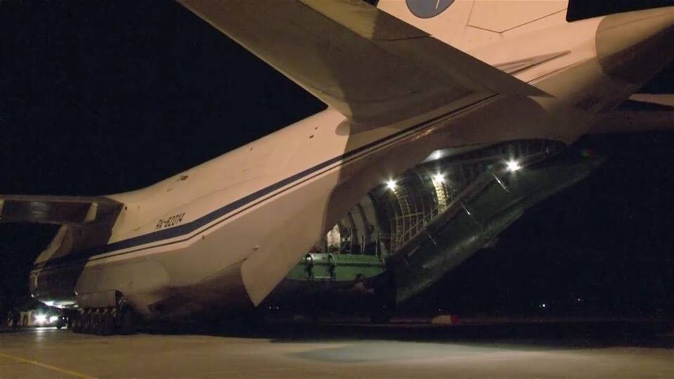 Việc Nga điều thêm các tổ hợp tác chiến điện tử như Zhitel và Krasukha-4 có thể thấy rõ Moscow muốn đối phó với mọi cuộc tấn công bằng tên lửa quy mô lớn từ bên ngoài nhằm vào Syria. Động thái này diễn ra khi Mỹ và đồng minh không ngừng điều thêm chiến hạm mang tên lửa Tomahawk đến ngoài khơi Địa Trung Hải, cũng như sự hung hăng của Israel trong những ngày vừa qua. Nguồn ảnh: Muraselon.