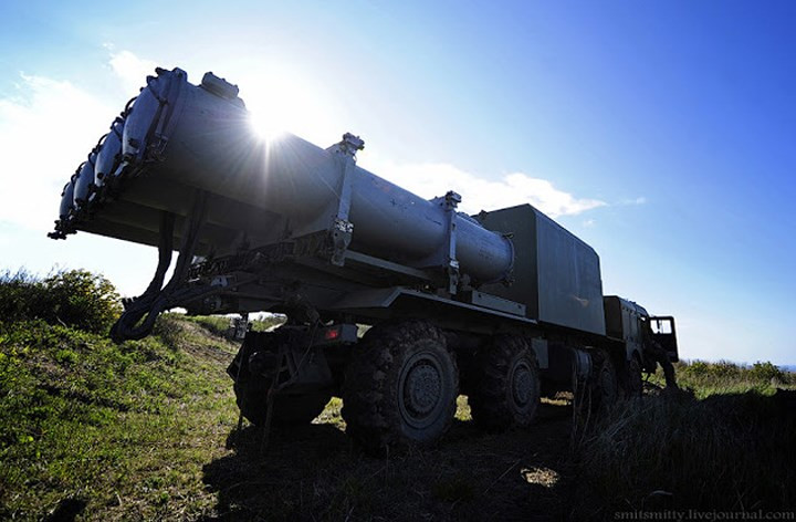 Tốc độ hành quân: trên đường nhựa là 60km/h; trên địa hình chia cắt là 20km/h. Ảnh: defence-blog.