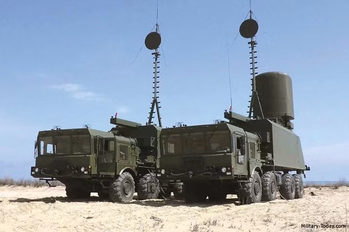 Tầm bắn của hệ thống Bal-E là 120 km; nhịp phóng tên lửa khi phóng loạt không quá 3 giây. Ảnh: Military-Today.