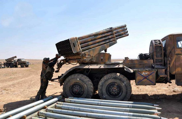 Việc Nga chuyển them BM-21 cho Syria cho thể thấy nhu cầu của các loại pháo phản lực ở chiến trường này là khá lớn, và sau nhiều năm xung đột pháo binh không còn thực sự mạnh mẽ như trước. Do đó để giúp Damascus “tái sinh” lại lực lượng pháo binh thì hỗ trợ từ Nga là hoàn toàn cần thiết, nhất là khi yều cầu chuyển giao các tổ hợp vũ khí mới trong thời gian ngắn. Nguồn ảnh: almasdarnews
