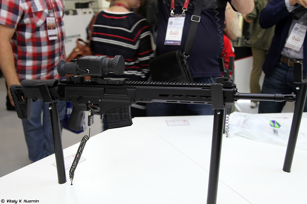 Súng SVCh Chukavin cũng được trang bị hệ thống kính ngắm quang-hồng ngoại hỗn hợp cho phép tác chiến bất kể ngày đêm; cơ cấu báng súng có thể gập lại để thuận tiện cho việc mang vác và thiết kế tổng thể của súng được làm công thái học để tối ưu cho xạ thủ khi phải ngắm bắn trong thời gian dài. Nguồn ảnh: vitalykuzmin.net.