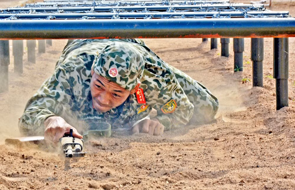 ...từng bước chinh phục bãi vật cản tổng hợp.