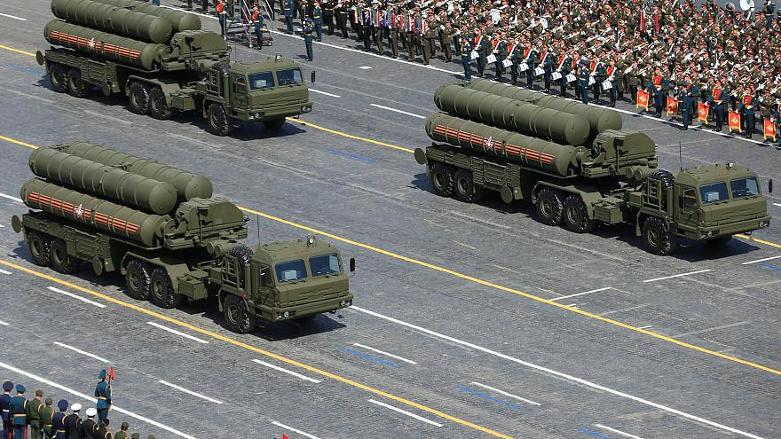Hiện nay, S-400 đang được rất nhiều khách hàng trên thế giới quan tâm, trong đó có các quốc gia Đông Nam Á. Bộ trưởng Quốc phòng Nga Sergey Shoigu từng khẳng định, “năng lực thực hiện nhiệm vụ vượt trội” của S-400 là yếu tố then chốt khiến Thổ Nhĩ Kỳ quyết định mua các hệ thống phòng không của Nga với chi phí tới 2,5 tỉ USD.