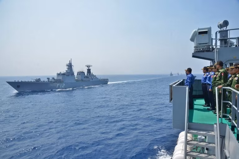 Xuất xứ các loại tàu chiến của Indonesia chủ yếu đến từ Hà Lan, Đức, Mỹ. Những năm gần đây, Indonesia tăng cường hợp tác với Tập đoàn Daewoo của Hàn Quốc trong một số lĩnh vực phát triển tàu đổ bộ, tàu ngầm. Nguồn ảnh: The Jakarta Post