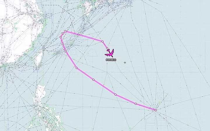 Trong tháng 8/2018, B-52 của Mỹ nhiều lần bay qua Biển Đông. Aircraft Spots đăng trên Twitter biểu đồ về hành trình của B-52 sau khi cất cánh từ Căn cứ Không quân Andersen trên đảo Guam hôm 23/8.