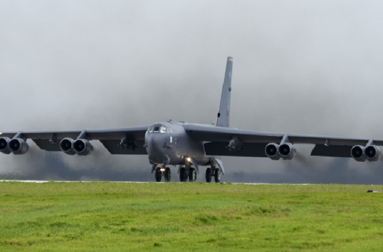 Ngày 26/9, B-52 cùng các chiến đấu cơ F-15 của Nhật Bản diễn tập trên Biển Đông. Trong khi đó, Trung Quốc cảnh báo đây là hành động "khiêu khích" của Mỹ trong bối cảnh căng thẳng Bắc Kinh - Washington leo thang từ lĩnh vực thương mại tới quân sự.