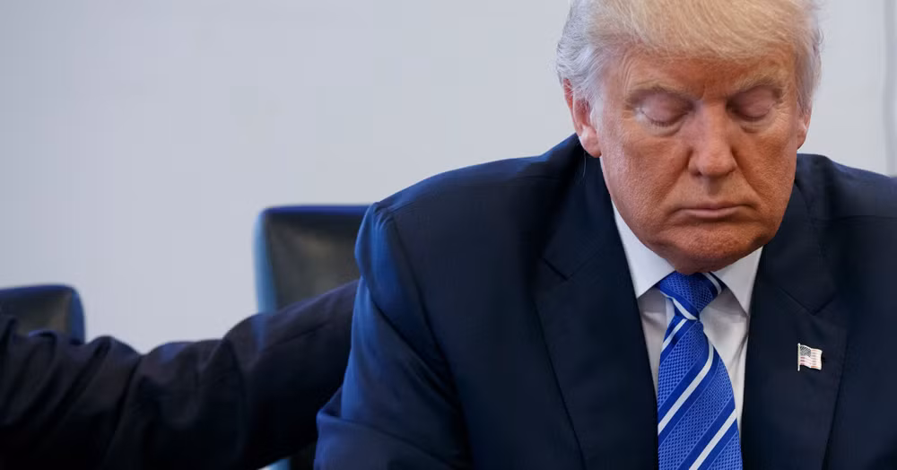 Từ cả ba vụ luận tội trên có thể thấy kể cả khi Hạ viện thông qua quyết định luận tội Tổng thống Mỹ thì vẫn còn một rào cản nữa ở Thượng viện và việc phế truất một tổng thống đương nhiệm đối với nước Mỹ mà nói là một tiền lệ xấu và nó có thể ảnh hưởng trực tiếp đến cán cân chính trị của nước Mỹ vốn do đảng Cộng hòa và Dân chủ xây dựng trong suốt hàng trăm năm qua, nhưng mọi khả năng đều có thể xảy ra. Ảnh: Twitter.