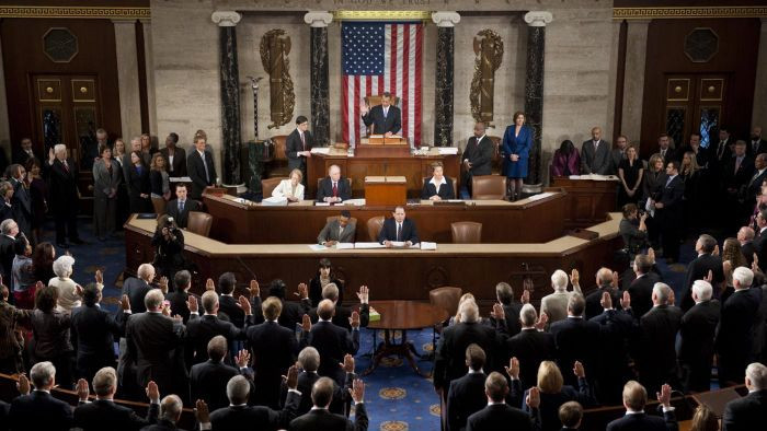 Nếu đa số thành viên đại diện hai bang Dân chủ và Cộng Hòa đều bỏ phiếu thông quan thì Tổng thống Mỹ khi đó sẽ chính thức bị luận tội, nhầm trả lời câu hỏi liệu họ có phạm tội hay không chứ không phải phế truất. Ảnh: Reference.com.