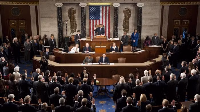 Nếu đa số thành viên đại diện hai bang Dân chủ và Cộng Hòa đều bỏ phiếu thông quan thì Tổng thống Mỹ khi đó sẽ chính thức bị luận tội, nhầm trả lời câu hỏi liệu họ có phạm tội hay không chứ không phải phế truất. Ảnh: Reference.com.