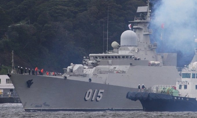 Sau lễ đón, cán bộ, binh sĩ Căn cứ Yokosuka lên thăm Tàu 015. Được biết, trước khi cập cảng, phía Nhật Bản đã cc]r tàu JS Asuka mang số hiệu 6102 đi đón Tàu 015.