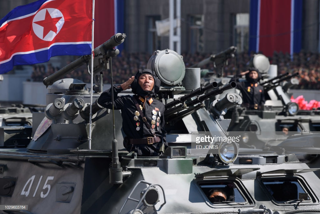 Để trang bị tổ hợp phóng tên lửa chống tăng, Triều Tiên đã loại bỏ tháp pháo của M2012 cũng như mở rộng không gian bên trong xe để có thể tích hợp thêm các thiết bị dẫn đường cho tên lửa, tổ hợp nhiều khả năng cần tới 3-4 binh sĩ vận hành. Nguồn ảnh: ED Jones.