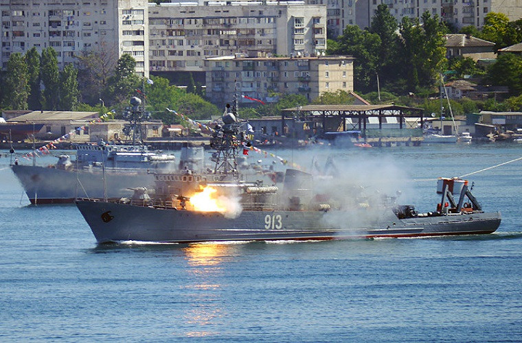 Ở thời điểm hiện tại vẫn còn quân đội nhiều nước trên thế giới vẫn đang tiếp tục sử dụng các tổ hợp rocket chống ngầm RBU-1200 trong đó có cả Nga, do đó việc Việt Nam “hồi sinh” và tái đưa vào trang bị lại tổ hợp vũ khí này trong tương lai là điều có thể xảy ra. Bản thân RBU-1200 không chỉ có thể trang bị trên tàu chiến mà nó cũng có thể được tích hợp cho các cứ điểm phòng thủ ven bờ hoặc các đảo tiền tiêu. Nguồn ảnh: kchf.ru