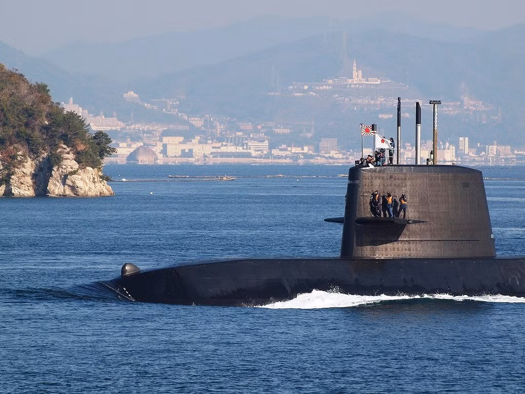 Tàu dài 82 m, rộng 8,9 m và có lượng giãn nước 4.000 tấn khi lặn và 2.750 tấn khi nổi, tàu được trang bị hệ thống đẩy diesel-điện, gồm hai động cơ diesel Kawasaki 12V25S, hai máy phát điện xoay chiều và hai động cơ điện. có tổng công suất khoảng 7.700 mã lực, giúp tàu di chuyển với tốc độ tối đa 22 km/h khi nổi và 37 km/h khi lặn. Cho đến thời điểm hiện tại đây vẫn là một tàu ngầm đáng sợ, có khả năng hủy diệt hạm của Nhật Bản. Nguồn ảnh: Yahoo.