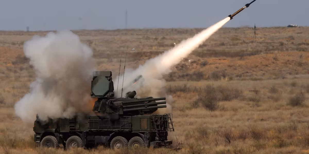 Thậm chí ngay từ đầu năm nay đã có một số nguồn tin quân sự cho rằng, Nga đã đào tạo cho Syria các đơn vị S-300 đầu tiên và thứ duy nhất họ còn thiếu chính là tên lửa. Đây có lẽ là đòn đánh chí mạng vào các kế hoạch quân sự của Israel tại Syria hay cả Mỹ trong thời gian sắp tới.