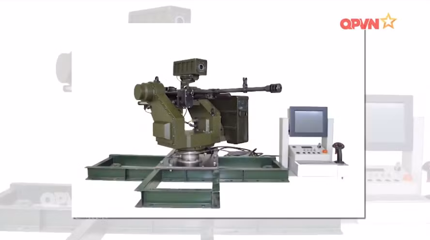 Dựa trên các yêu cầu về một loại vũ khí tự động như trên, Viện Vũ khí thuộc Tổng cục Công nghiệp Quốc phòng đã nghiên cứu, chế tạo thành công tổ hợp vũ khí tự động với súng máy 12.7mm, đáp ứng được hầu hết các yêu cầu tính năng kỹ chiến thuật trong việc hiện đại hóa các dòng súng máy 12.7mm có trong biên chế Quân đội Nhân dân Việt Nam. Nguồn ảnh: QPVN.