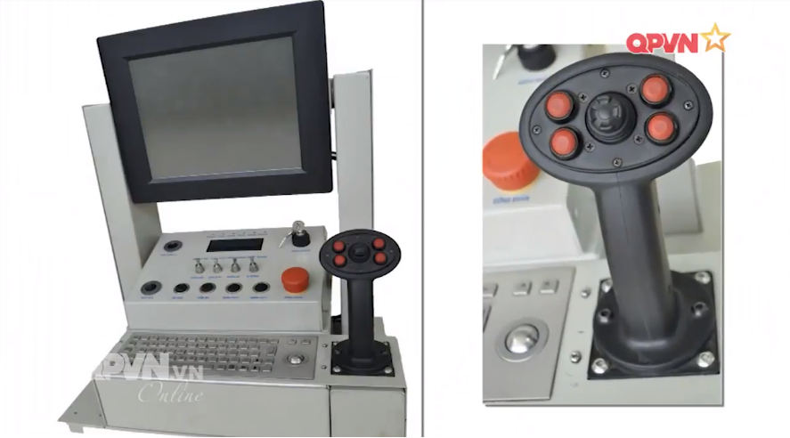 Cận cảnh bàn điều khiển dùng để cấp nguồn và điều khiển giá súng 12.7mm từ xa, toàn bộ hoạt động của hệ thống được quản lý và giám sát bởi phần mềm điều khiển, phần mềm này được thiết kế thành nhiều modul với các tính năng riêng biệt cho phép nâng cấp toàn bộ hệ thống khi cần. Nguồn ảnh: QPVN.