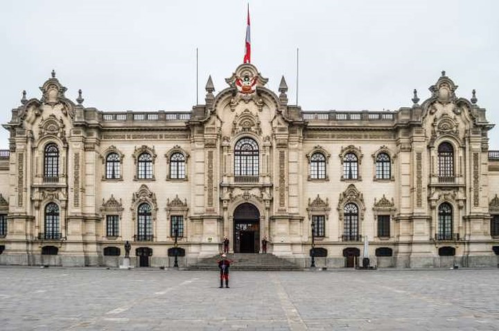 Cung điện Peru tại Lima, hay còn được biết đến với tên gọi Tòa nhà Pizarro. Tòa nhà được xây dựng từ năm 1535 và ngày nay là nơi làm việc của Tổng thống Peru và nội các.