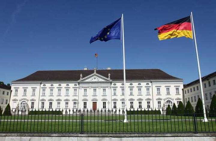 Hoàn thành vào năm 1786, Dinh Bellevue được xây dựng bởi kiến trúc sư người Đức Michael Philipp Daniel Boumann theo phong cách tân cổ điển. Mặc dù tòa nhà từ trước vẫn luôn thuộc sở hữu của chính phủ, nó chỉ chính thức trở thành dinh Tổng thống vào năm 1994.