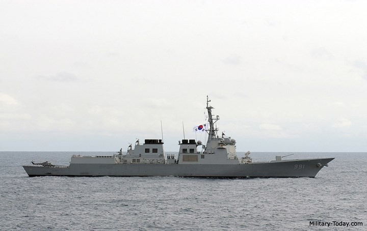 Lớp Sejong Đại đế là giai đoạn thứ ba của chương trình khu trục hạm eXperimental (KDX) của Hải quân Hàn Quốc - chương trình nhằm tăng cường khả năng bảo vệ các khu vực biển trên khắp Hàn Quốc.