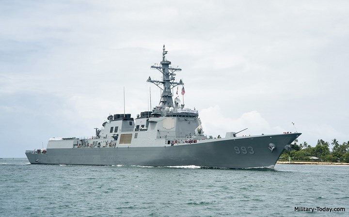 Tốc độ tối đa của tàu khu trục mạnh nhất Hải quân Hàn Quốc là 30 hải lý/giờ; tầm hoạt động 5.500 hải lý.