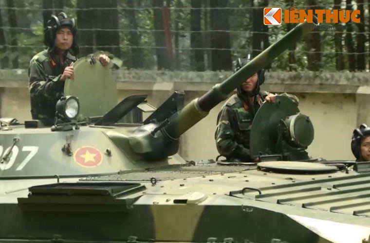 Được sản xuất dựa trên những kinh nghiệm rút ra từ AT-1/2 nên Malyutka có nhiều ưu điểm như kích thước nhỏ gọn hơn nhưng sức xuyên vẫn được đảm bảo. Theo biên chế của Liên Xô, mỗi trung đội AT-3 Sagger có 2 tổ, mỗi tổ có 2 khẩu đội.