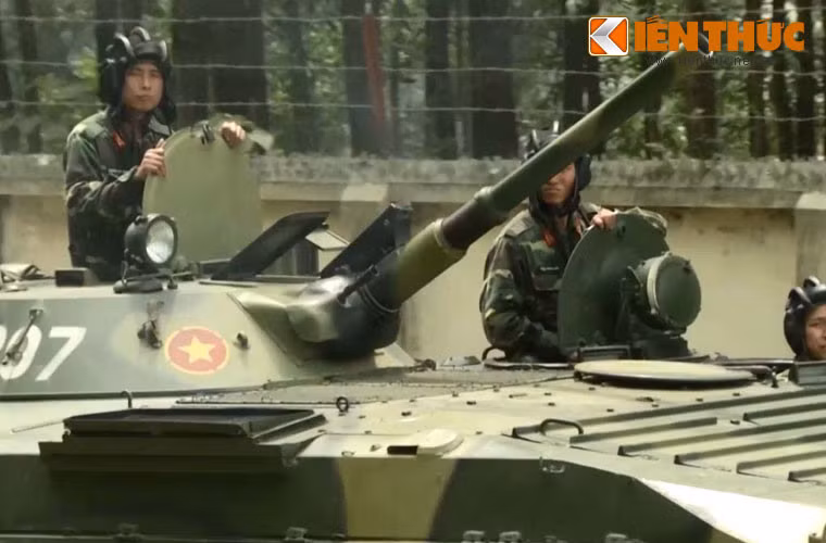 Được sản xuất dựa trên những kinh nghiệm rút ra từ AT-1/2 nên Malyutka có nhiều ưu điểm như kích thước nhỏ gọn hơn nhưng sức xuyên vẫn được đảm bảo. Theo biên chế của Liên Xô, mỗi trung đội AT-3 Sagger có 2 tổ, mỗi tổ có 2 khẩu đội.