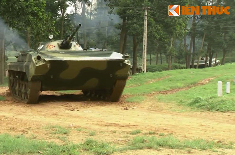 Ngoài những vũ khí kể trên, xe BMP-1 của Việt Nam còn được trang bị 9M14 Malyutka hay được gọi là 9K11 (NATO định danh là AT-3 Sagger) - loại tên lửa chống tăng mạnh nhất thời bấy giờ do Liên Xô sản xuất.