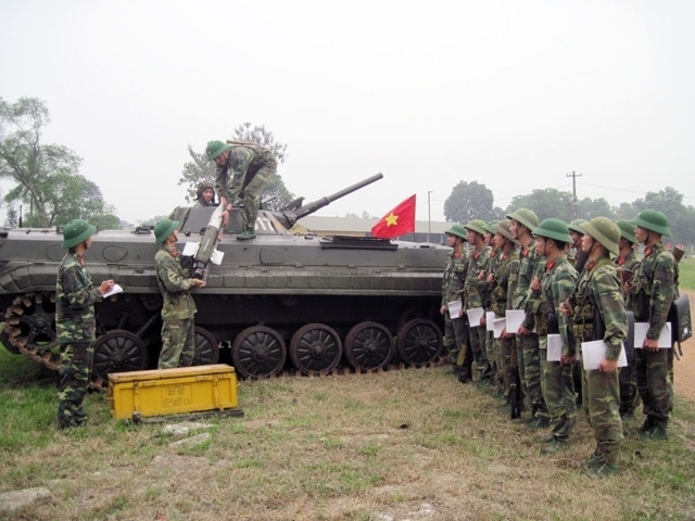 BMP-1 là xe chiến đấu bộ binh chủ lực trong các trung đoàn bộ binh cơ giới Việt Nam hiện nay. Khi ra đời vào thập niên 1960, BMP-1 đã gây bất ngờ lớn cho phương Tây.