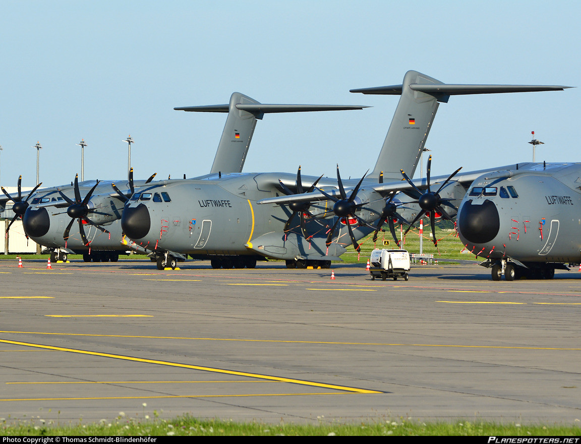 Quay lại với tuyên bố của Bộ Quốc phòng Đức về khả năng Berlin cử quân tham gia chiến dịch không kích Syria, nhiều nhà phân tích nhận định Quân đội Đức đang cố làm chuyện vượt quá khả năng của mình, khi họ không có tàu chiến lẫn máy bay, kể cả cơ sở hậu cần cho một hành động quân sự như vậy. Nguồn ảnh: Planespotters.net.