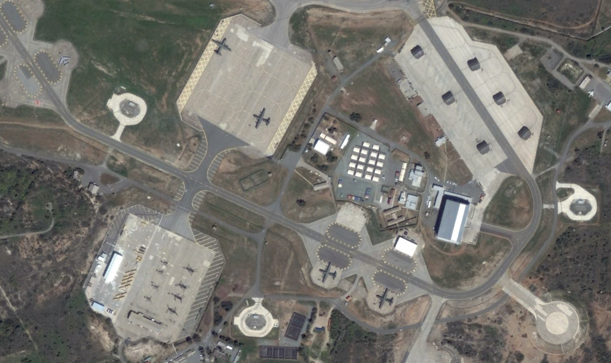 Bên cạnh đó giới phân tích cũng nhận định, có tới 90% khả năng Quân đội Đức mà đại diện là lực lượng không quân sẽ tham gia chiến dịch không kích Syria (nếu xảy ra) từ căn cứ không quân Akrotiri của Không quân Hoàng gia Anh trên đảo Síp, tương tự như những gì người Anh từng làm vào tháng 4 năm nay. Nguồn ảnh: Bellingcat.