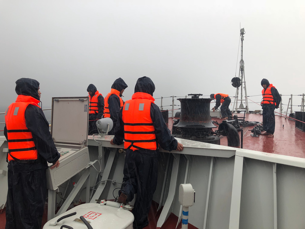 Tau ho ve 015-Tran Hung Dao san sang ung pho voi bao Tra Mi-Hinh-2