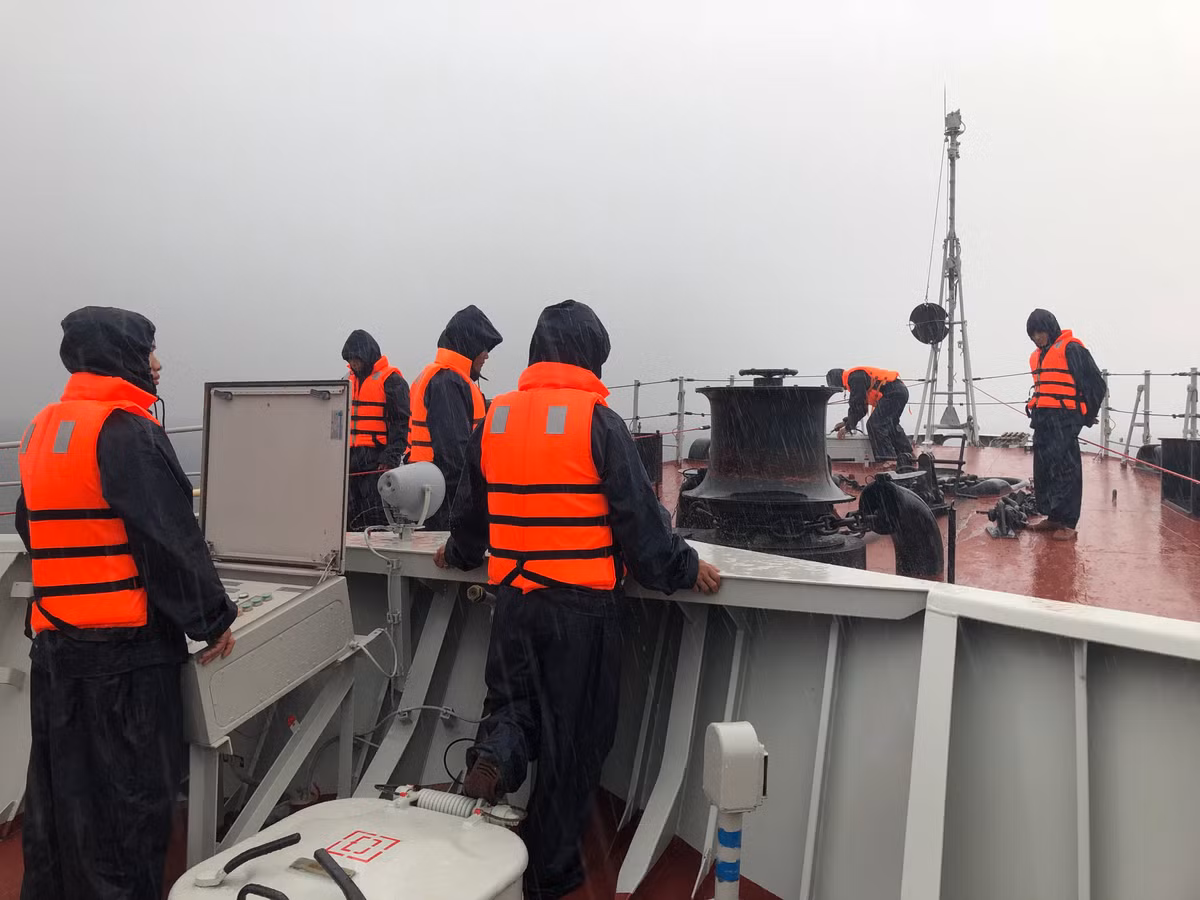 Tau ho ve 015-Tran Hung Dao san sang ung pho voi bao Tra Mi-Hinh-2