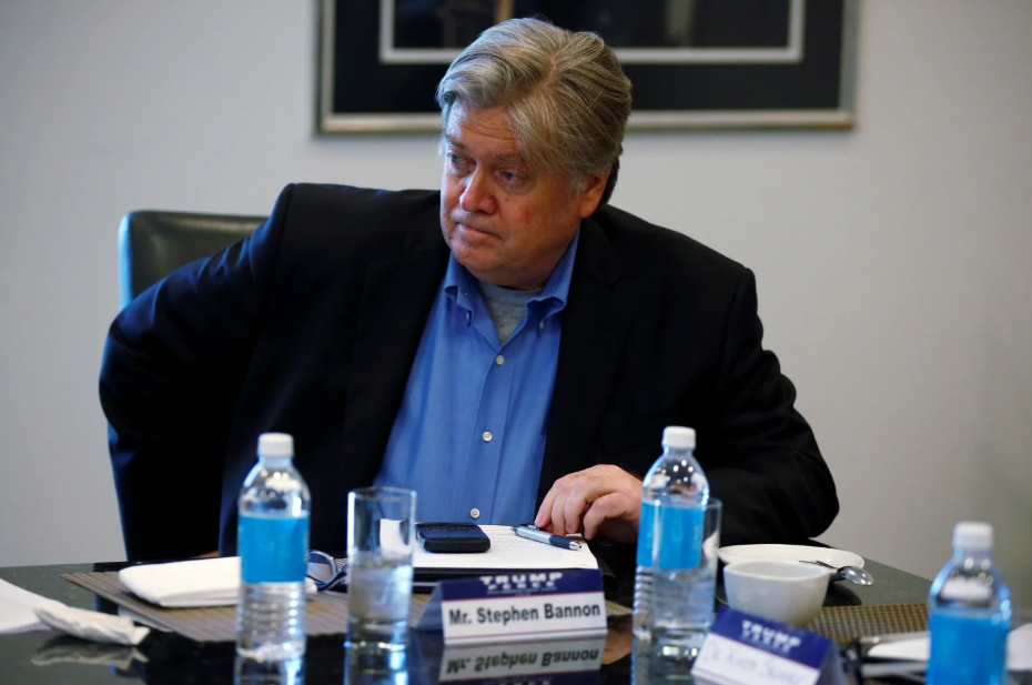 Và sau hơn 1 năm, nhận định trên của chiến lược gia Steve Bannon đã thành hiện thực khi xuất hiện sự chống đối Tổng thống Trump ngay từ bên trong chính phủ Mỹ, tác động trực tiếp tới quyền lực của tổng thống và vô hình chung nó không khác một cuộc đảo chính ngầm. Cũng cần nhắc lại là trong thời gian gần đây liên tục xuất hiện các thông tin pháp lý có thể khiến Tổng thống Trump bị phế truất ngay trong nhiệm kỳ này. Ảnh: i24 News.