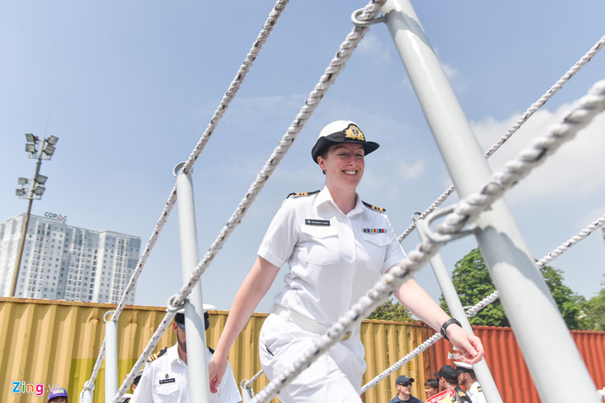 Trung tá Hunn cho biết chuyến thăm chính thức của tàu Te Mana là một phần trong chuỗi các hoạt động hợp tác quốc phòng giữa Việt Nam và New Zealand, thể hiện cam kết duy trì trao đổi đoàn, hợp tác chia sẻ thông tin trong lĩnh vực quốc phòng và an ninh giữa hai nước.