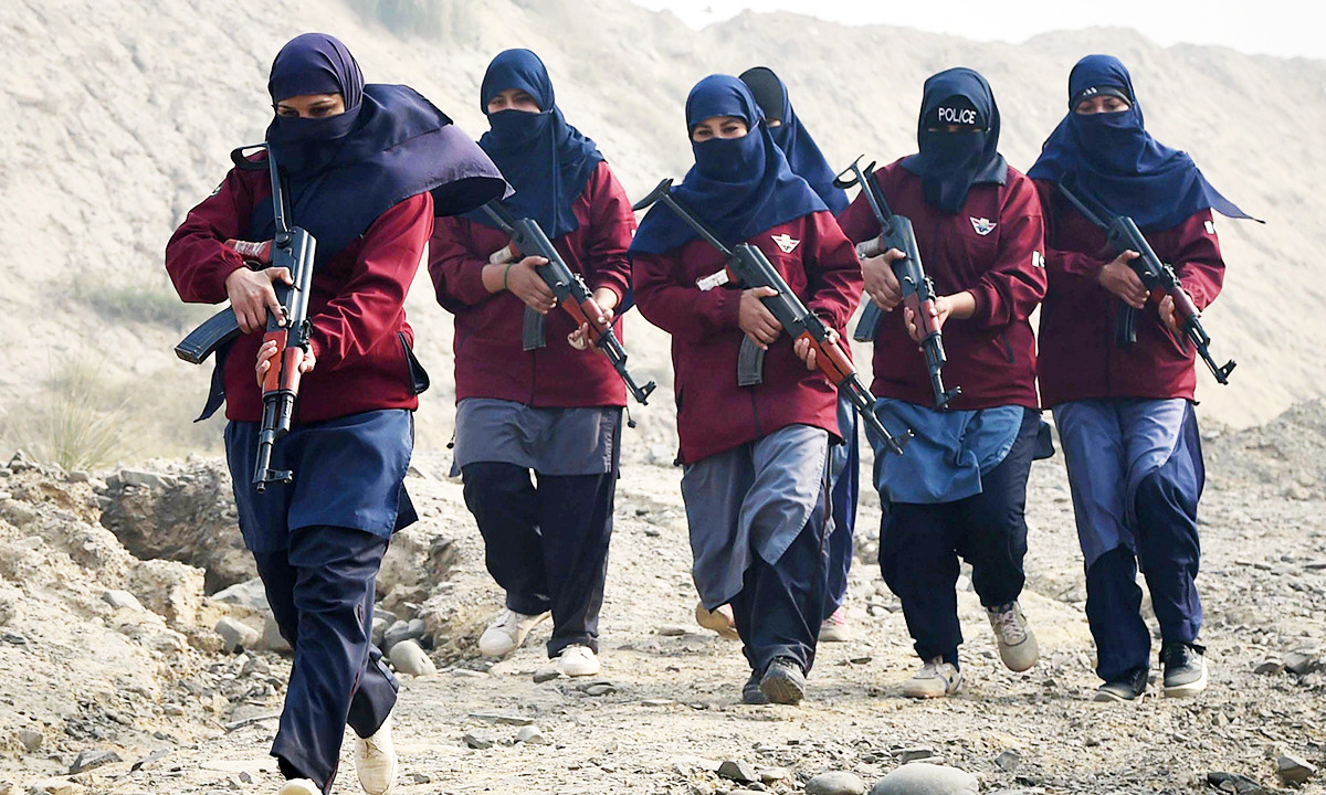 Huấn luyện viên trưởng Islam Noor nói: “Người ta thường nói phụ nữ là phái yếu. Tuy nhiên, họ tham gia tự nguyện và mỗi khi họ bắt đầu quá trình đào tạo, họ đã chứng minh rằng họ có thể thực hiện mọi việc giống như nam giới. Trên thực tế, họ đã làm được”.