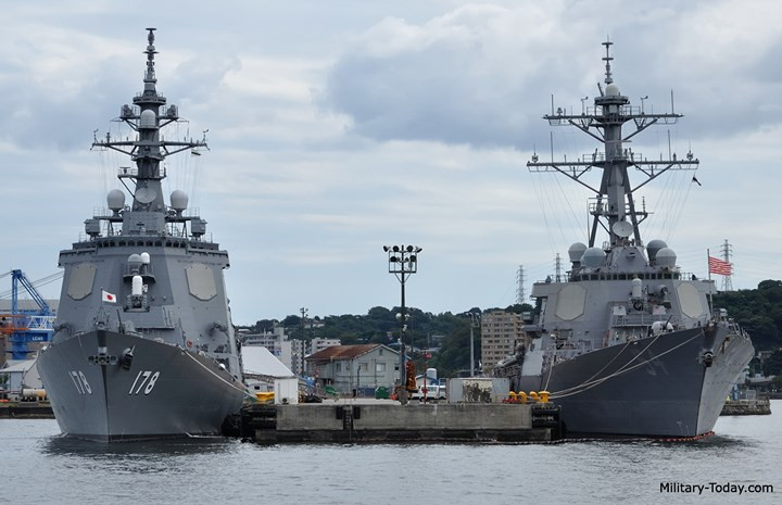 Tàu còn được trang bị 2 hệ thống phòng thủ tầm cực gần Phalanx Mark 15 sử dụng pháo bắn siêu nhanh 20mm để đối phó với các mục tiêu đường không tầm thấp hay tiêu diệt tên lửa chống hạm. Ảnh: Military-Today.