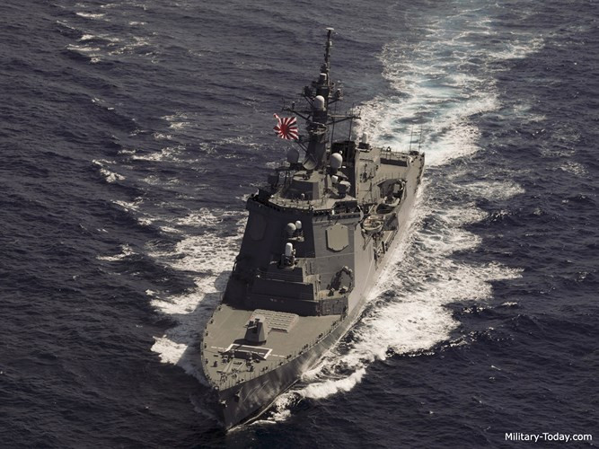 Vũ khí chống hạm chủ lực của tàu là 8 tên lửa hành trình chống hạm Type-90 SSM-1B tầm bắn 200km. Tên lửa được dẫn hướng kết hợp quán tính và radar chủ động mang theo đầu đạn nặng 225kg. Ảnh: Military-Today.