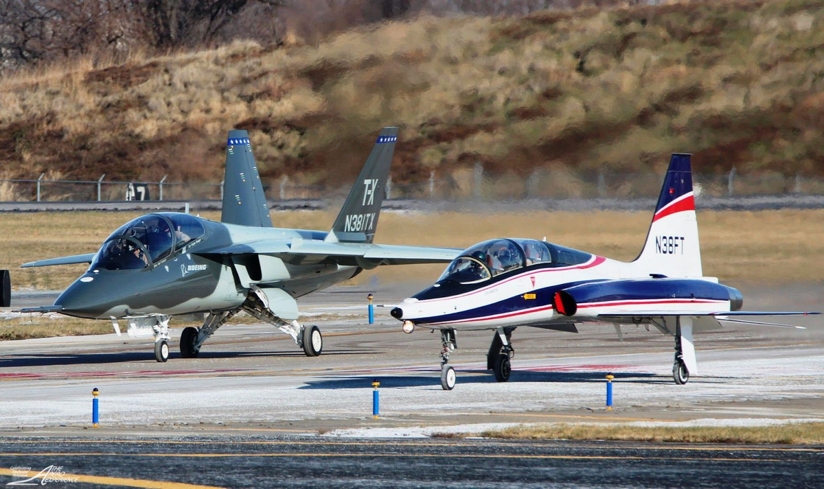 Tuy nhiên, từ khi Leanne Caret lên làm giám đốc điều hành từ tháng 2/2016, Boeing đã giành được nhiều hợp đồng hơn. Tập đoàn Boeing không phản hồi yêu cầu bình luận về hợp đồng của Reuters.