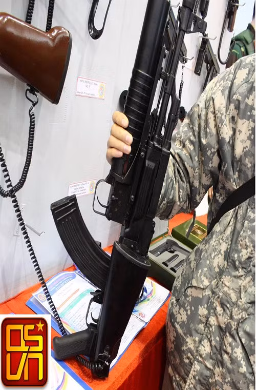 Army Recognition cũng nhấn mạnh STL-1A không sử dụng các mẫu súng phóng lựu 40mm của Liên Xô như GP-25 / GP-34 như trên các dòng AK mà được thay thế bằng máy phóng 40mm M203 của Mỹ do Việt Nam sản xuất. Nguồn ảnh: Quân sự Việt Nam.