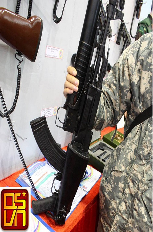 Army Recognition cũng nhấn mạnh STL-1A không sử dụng các mẫu súng phóng lựu 40mm của Liên Xô như GP-25 / GP-34 như trên các dòng AK mà được thay thế bằng máy phóng 40mm M203 của Mỹ do Việt Nam sản xuất. Nguồn ảnh: Quân sự Việt Nam.
