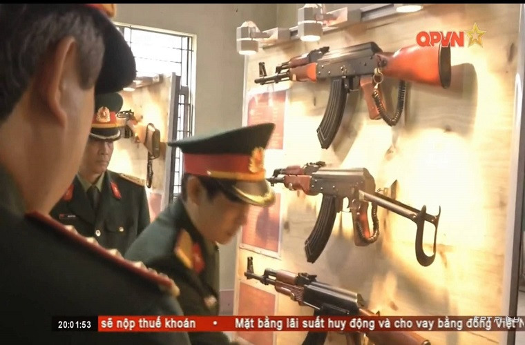 Những thông tin trong bài viết của Army Recognition vừa đăng tải hôm 26/9 có phần khá chính xác khi từ năm 2015, Việt Nam đã giới thiệu mẫu súng trường tấn công mới có STL-A1 được hoán cải từ AKM được phát triển bởi nhà máy quốc phòng Z111. Nguồn ảnh: QPVN.