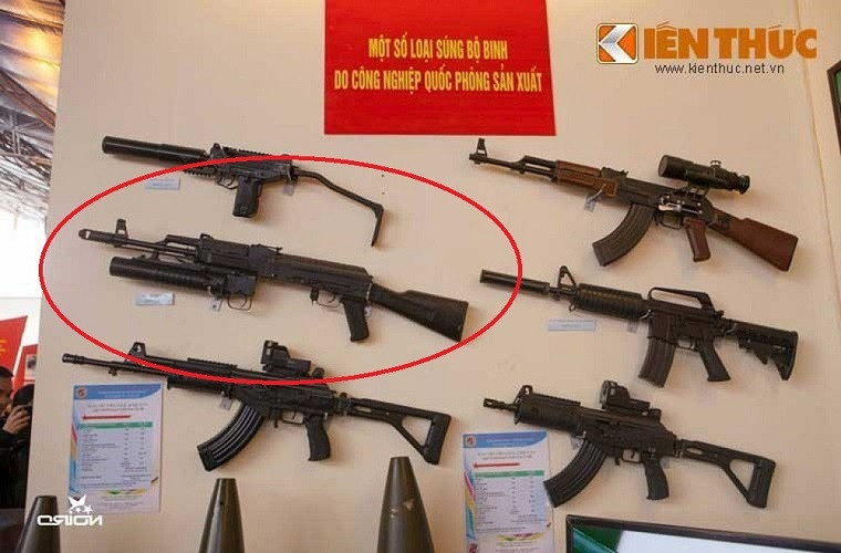 Trang tin quân sự Army Recognition dẫn lại nguồn tin từ TASS cho biết, ngành công nghiệp quốc phòng Việt Nam đang phát triển một biến thể nâng cấp của AKM - súng trường tấn công Việt Nam có tên mã là STL-1A và biến thể này thậm chí còn được trang bị cả súng phóng lựu 40mm M203 và loa che lửa đầu nòng mới.