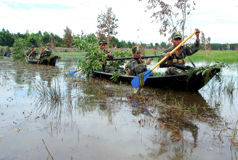 Hành quân chiếm lĩnh trận địa.