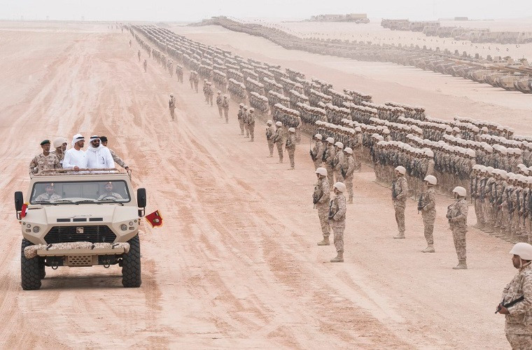 Trong bảng xếp hạng tiềm lực quân sự của Global Fire Power, UAE đứng vị trí 65 toàn cầu và thứ 8 trong khu vực Trung Đông. Bản thân đội quân nhà giàu UAE vẫn đang trong quá trình hiện đại hóa quân đội với tổng cộng khoảng 64.000 quân nhân tại ngũ và ngân sách quốc phòng mỗi năm luôn hơn 14 tỷ USD. Nguồn ảnh: The National.