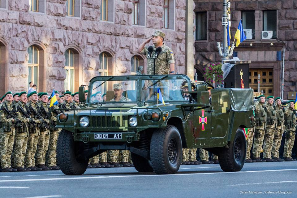 Trước đây, cựu Tổng thống Barak Obama đã không đáp ứng yêu cầu của Kiev về chuyển giao vũ khí cho Ukraine. Khi đó, Washington chỉ hạn chế trong việc đưa huấn luyện viên quân sự và cung cấp trang kỹ thuật như radar, thiết bị quan sát ban đêm và nhiều phương tiện kỹ thuật khác. Nguồn ảnh: defence-blog.