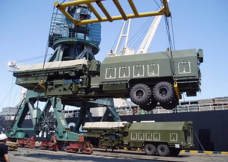 Tờ báo Đức Deutschlandfunk nhấn mạnh, thế nhưng, chính quyền Kiev luôn miệng phàn nàn rằng, nếu chỉ có những thiết bị phi sát thương thì cuộc chiến của họ với lực lượng ly khai Donbass để giành lại “một phần lãnh thổ đất nước” sẽ không thể giành được chiến thắng. Nguồn ảnh: defence-blog.