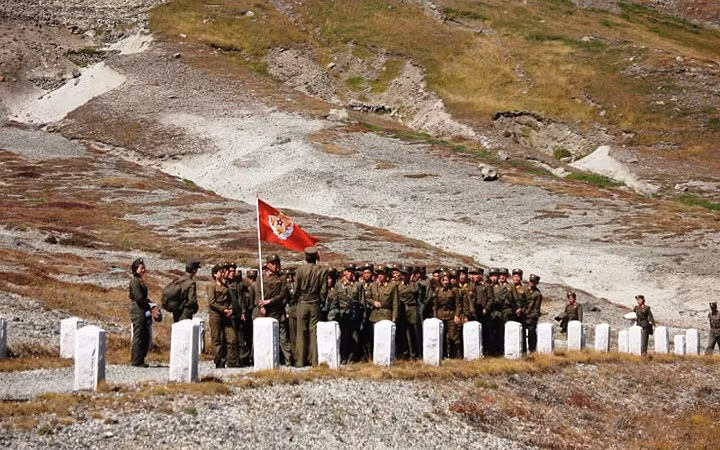 Ngọn núi có ý nghĩa đặc biệt bởi đây được cho là nơi Chủ tịch Kim Nhật Thành (Kim Il-sung) đặt căn cứ kháng chiến chống Nhật.